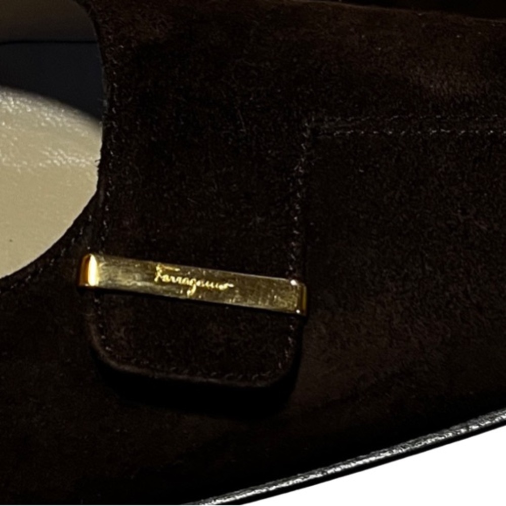 SALVATORE FERRAGAMO Luxe Brown Suede Block Heel Pumps Sz 8 $425 Chic Trendy - Picture 2 of 5